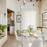 With Terrace & Parking * Lucca