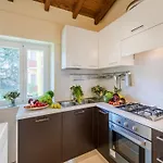 Apartman With Terrace & Parking