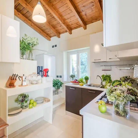 Apartman With Terrace & Parking