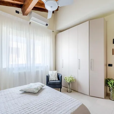 With Terrace & Parking Apartman Lucca