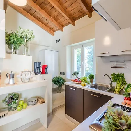 Apartman With Terrace & Parking Lucca
